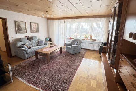 Schöne, großzügige Wohlfühlwohnung mit Weitblick
