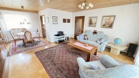 Schöne, großzügige Wohlfühlwohnung mit Weitblick