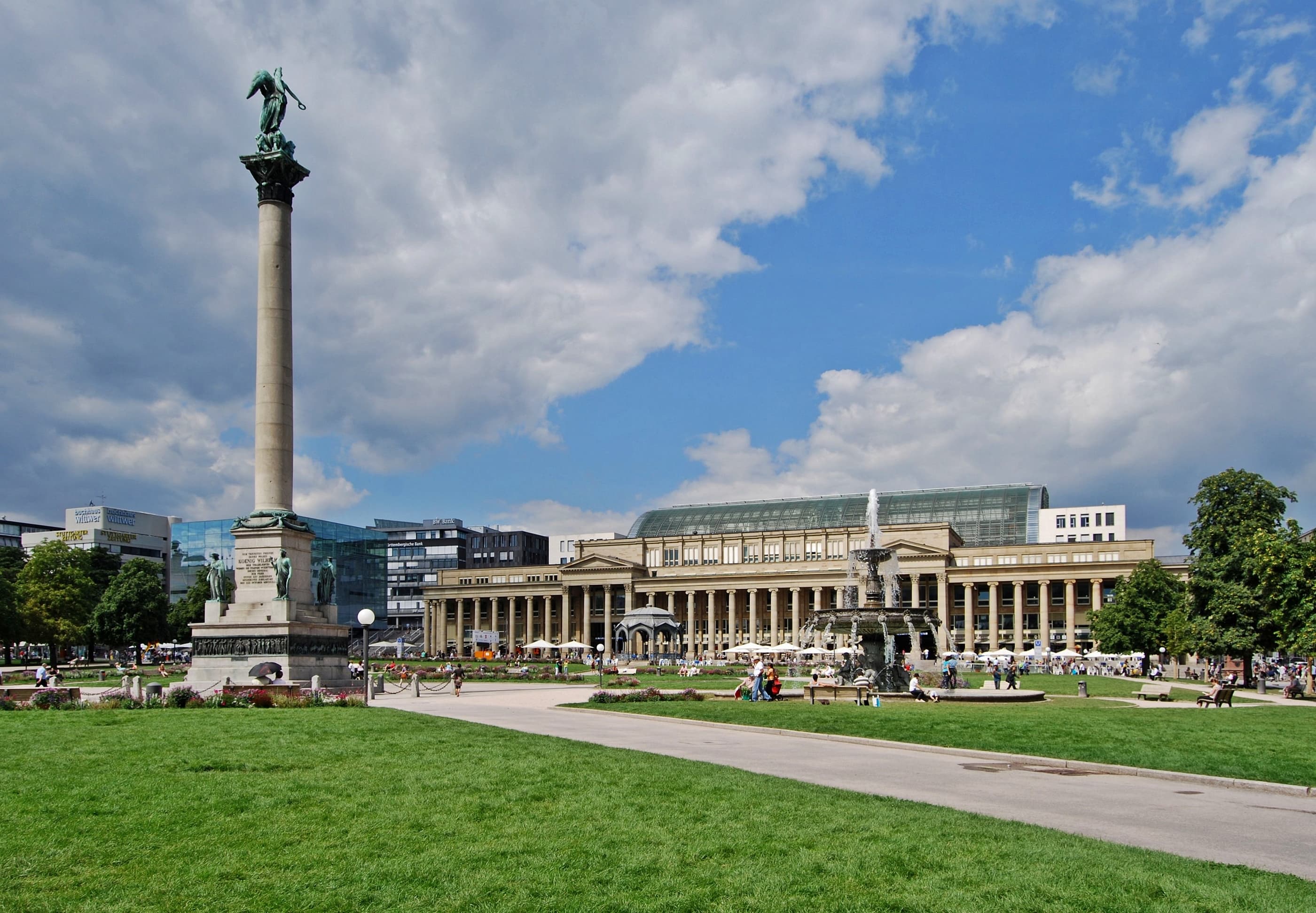 Schlossplatz Stuttgart mit Jubiläumssäule und Königsbau